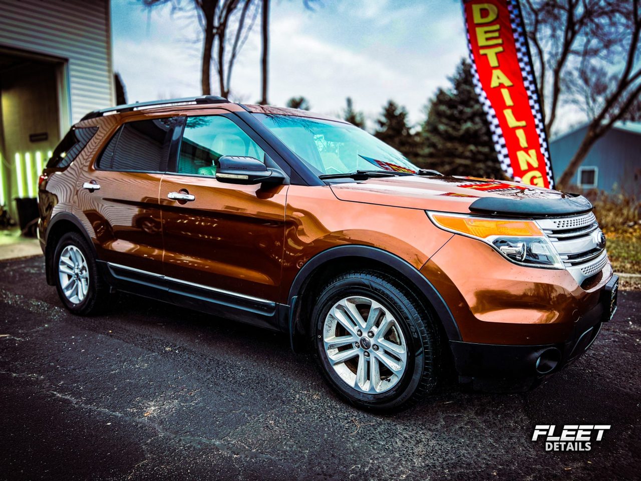 Expert Orange Ford Explorer from Fleet Details